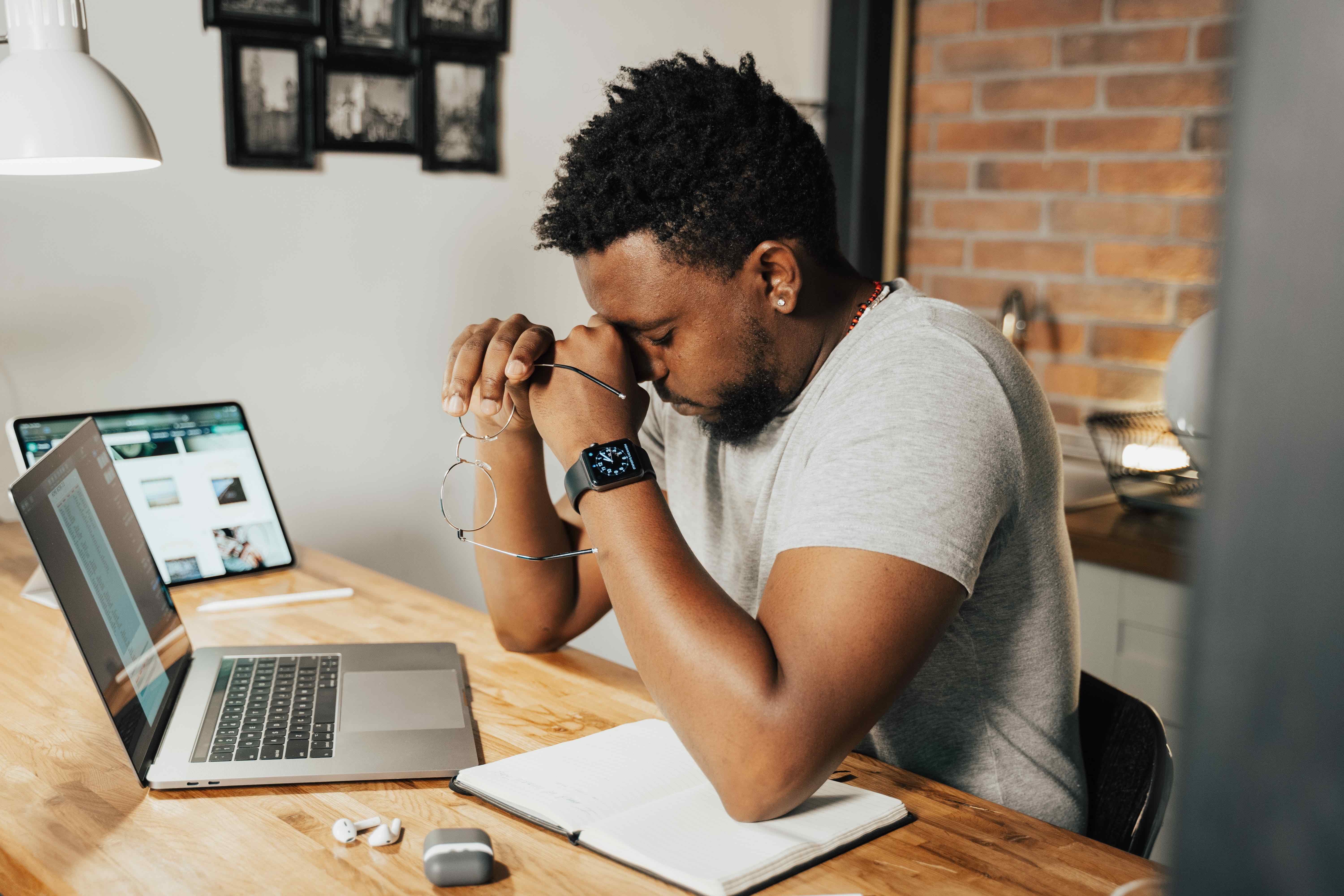 Man frustration with traditional online training